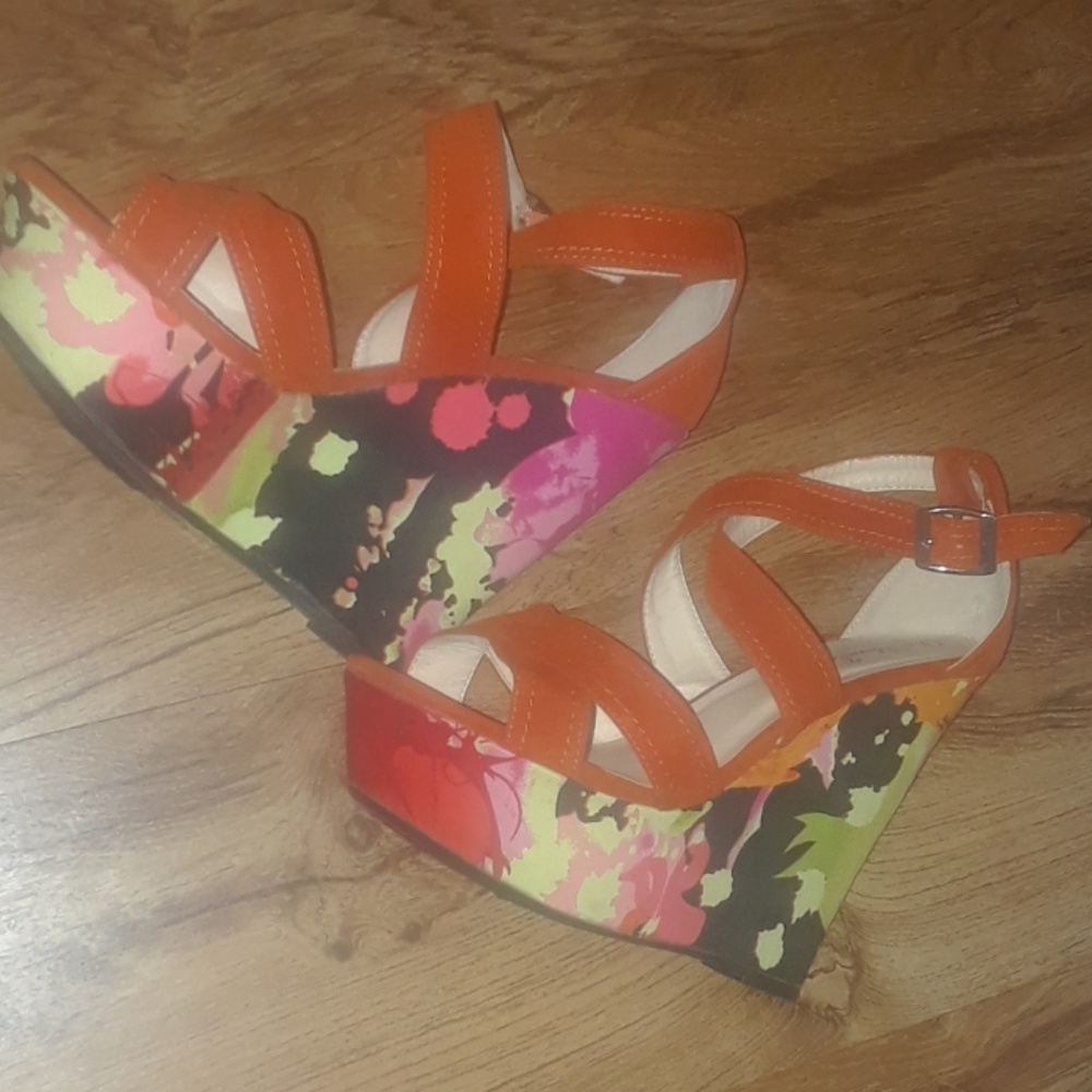 Shoes - Picture 2 of 3